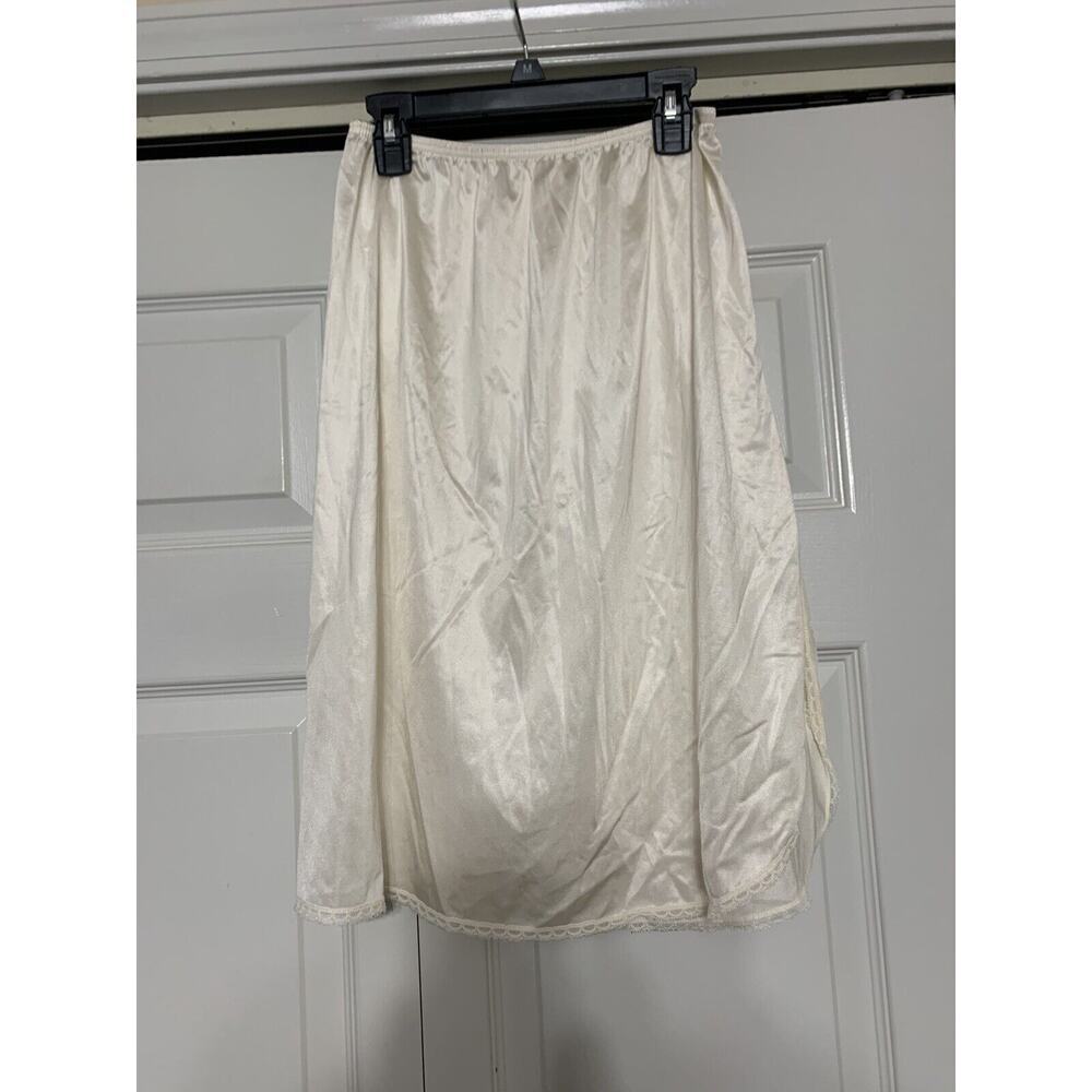 Vintage Half Slip Lace Trim High Side Slit Size Medium 23.5 Length 100% Nylon
